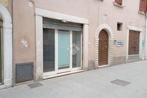 NEGOZIO A BRESCIA