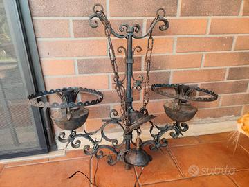 LAMPADARIO IN FERRO BATTUTO