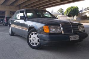 Mercedes 200 E