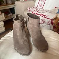 Stivaletti scamosciati Geox