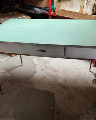 TAVOLO IN FORMICA