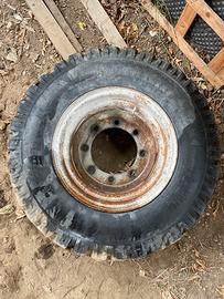 Cerchi e gomme rimorchio agricolo
