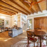 Esclusiva proprietà di charme con giardino e posti