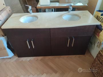 Raffinato mobile bagno in stile moderno