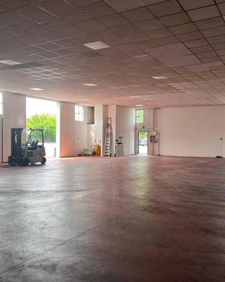Immobile di 2100 m² con 3 locali a Ospitaletto