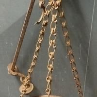 Bilancia antica a stadera in ferro con piatto 