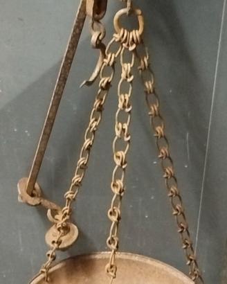 Bilancia antica a stadera in ferro con piatto 