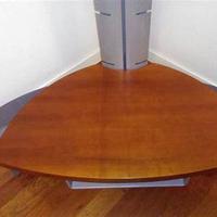 Porta TV angolare marca Cattelan