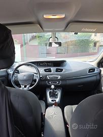 Auto renault scenic 7 posti