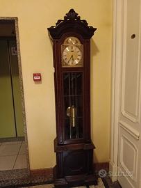 orologio a pendolo e moretta con candelabro