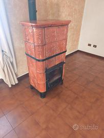 Stufa a legna in maiolica