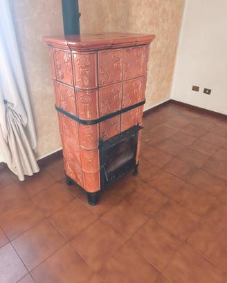 Stufa a legna in maiolica