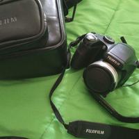 Fotocamera  Fujifilm Finepix S5800 con custodia