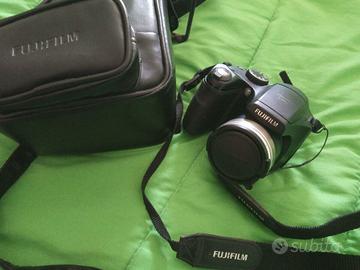 Fotocamera  Fujifilm Finepix S5800 con custodia