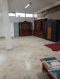 Roma locale 300 mq h 3,60