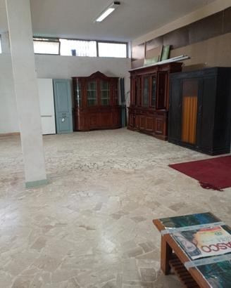 Roma locale 300 mq h 3,60