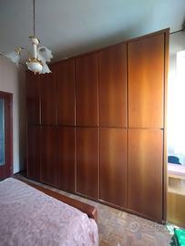 Mobilio in legno per camera matrimoniale