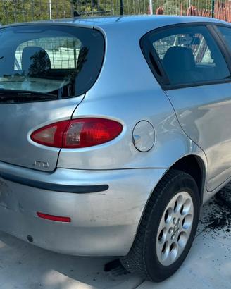 ALFA ROMEO 147 per ricambi usati