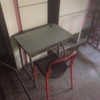 Tavolino scuola vintage originale con sedia