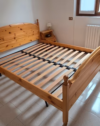 Letto Matrimoniale in legno massello + 2 comodini