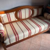 divano restaurato antico