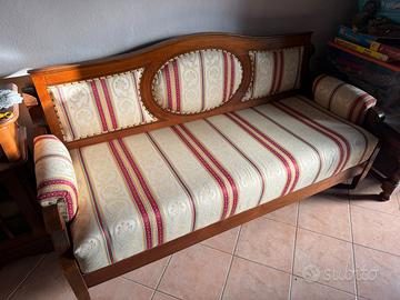 divano restaurato antico