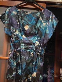 Blusa con stampa astratta blu e viola