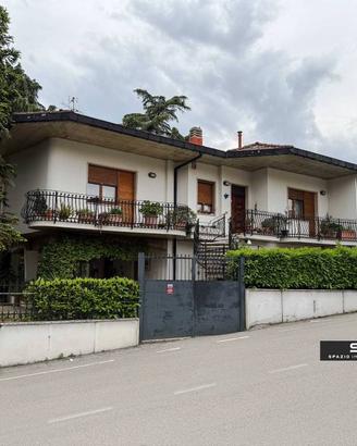 Villa di 252 m² con più di 5 locali a Teramo