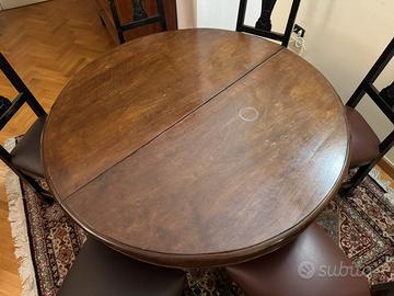 Tavolo antiquariato e sedie