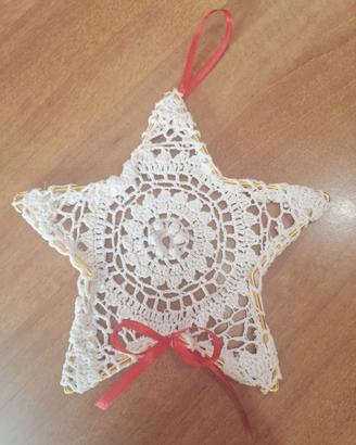 Decoro natalizio all'uncinetto