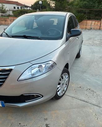 Lancia Y 1.2 silver GPL