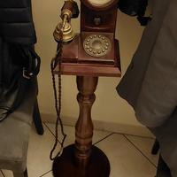 telefono vintage con orologio a pendolo 