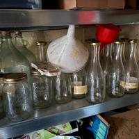 Bottiglie, vasi e damigiane in vetro