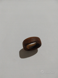Anello in legno di ulivo
