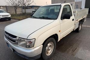 Toyota Hilux 2.5 D-4D 2WD 2p. Cabinato