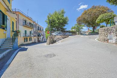 4 LOCALI A ARICCIA