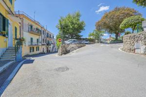 4 LOCALI A ARICCIA