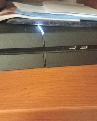 PlayStation 4 + 3 Joystick + 9 Giochi Fisici + 40
