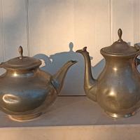 Caffettiera e teiera in peltro