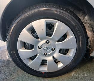 cerchi. copricerchi  originali Toyota yaris più  g