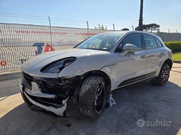 PORSCHE Macan 2.0 T