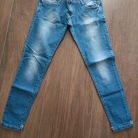 jeans con dettagli