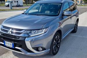 MITSUBISHI Outlander 2.0 MIVEC 4WD PHEV Instyle