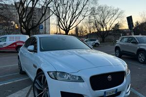 JAGUAR XF 25d AWD (X260)