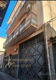 Intero Stabile Con Garage
