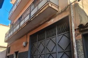 Intero Stabile Con Garage
