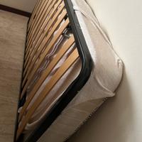 Rete con piedi e materasso