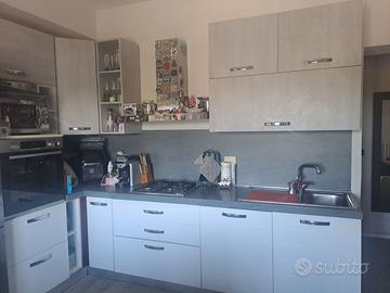 Cucina completa con forno Bosch – buone condizioni