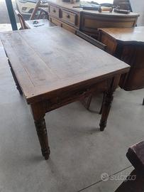 tavolo a pl doppia di gran dimensioni 