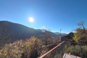 CASA SEMINDIPENDENTE A SERRA RICCÒ